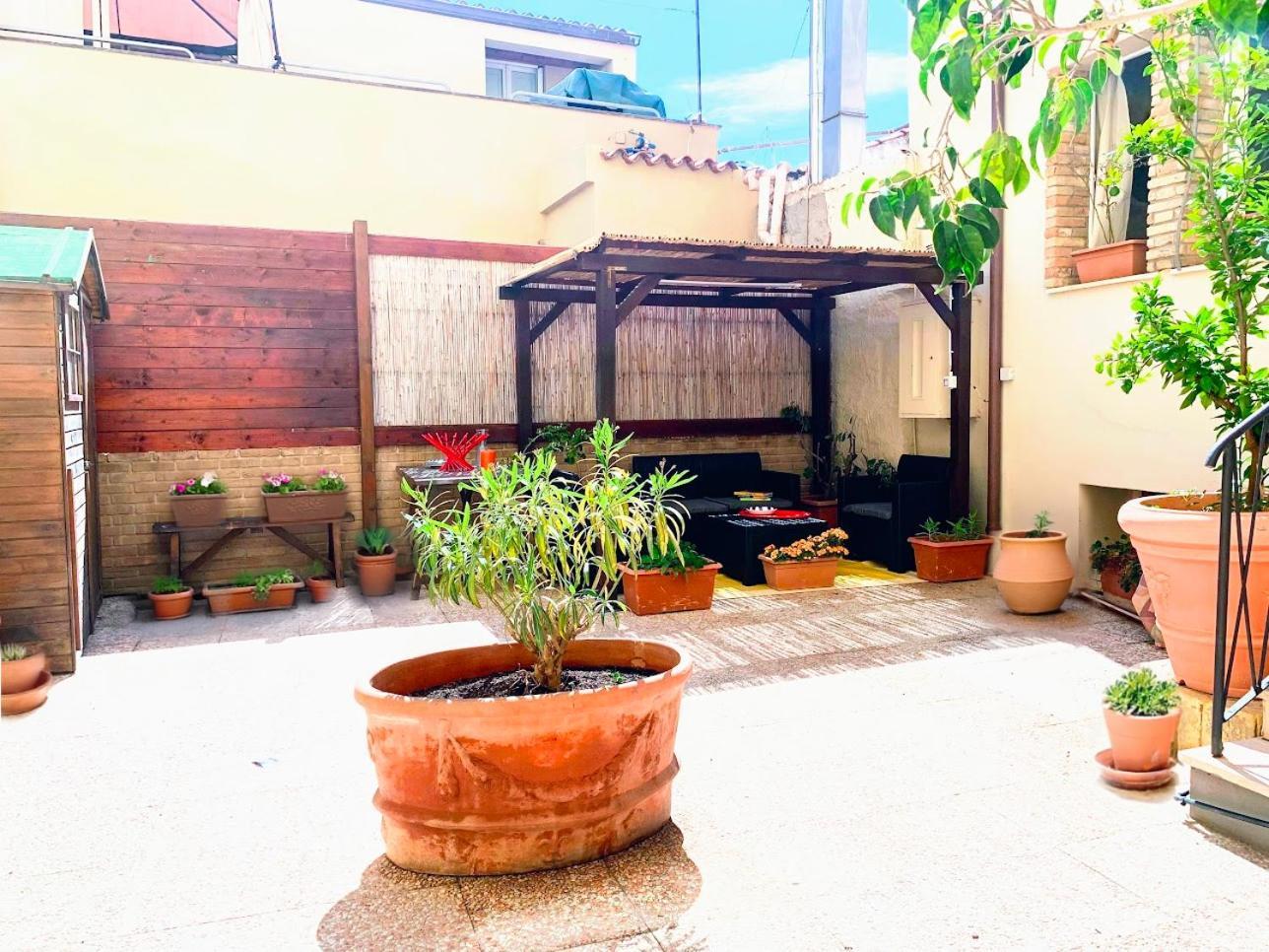 Oasi Urbana Con Terrazza E Vista Apartman Cagliari Kültér fotó