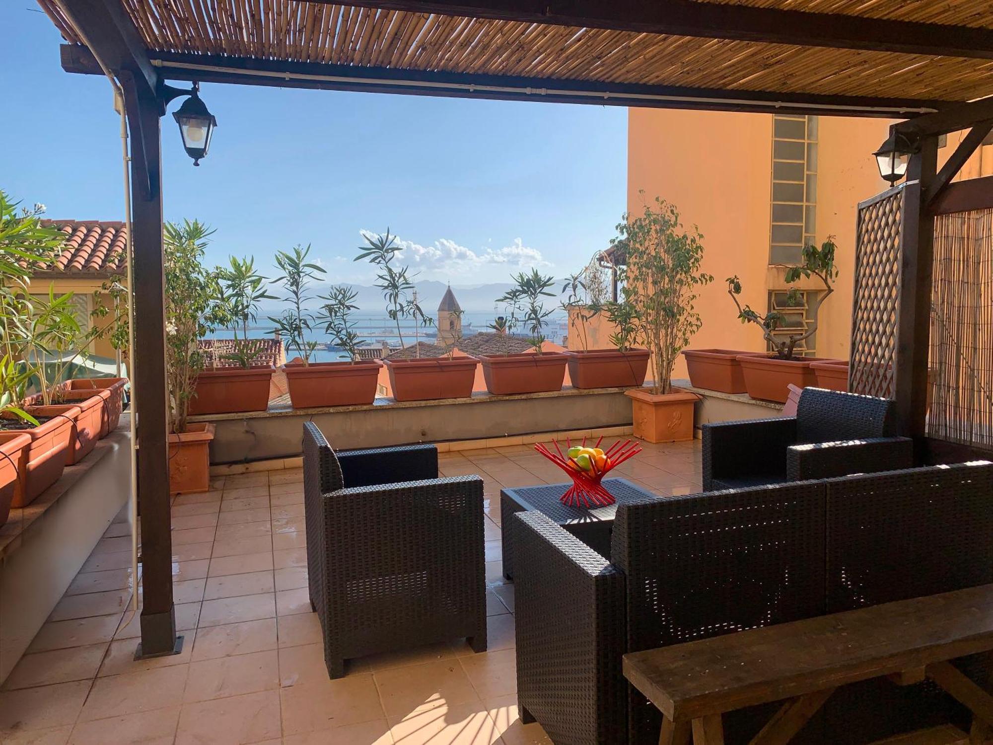 Oasi Urbana Con Terrazza E Vista Apartman Cagliari Kültér fotó